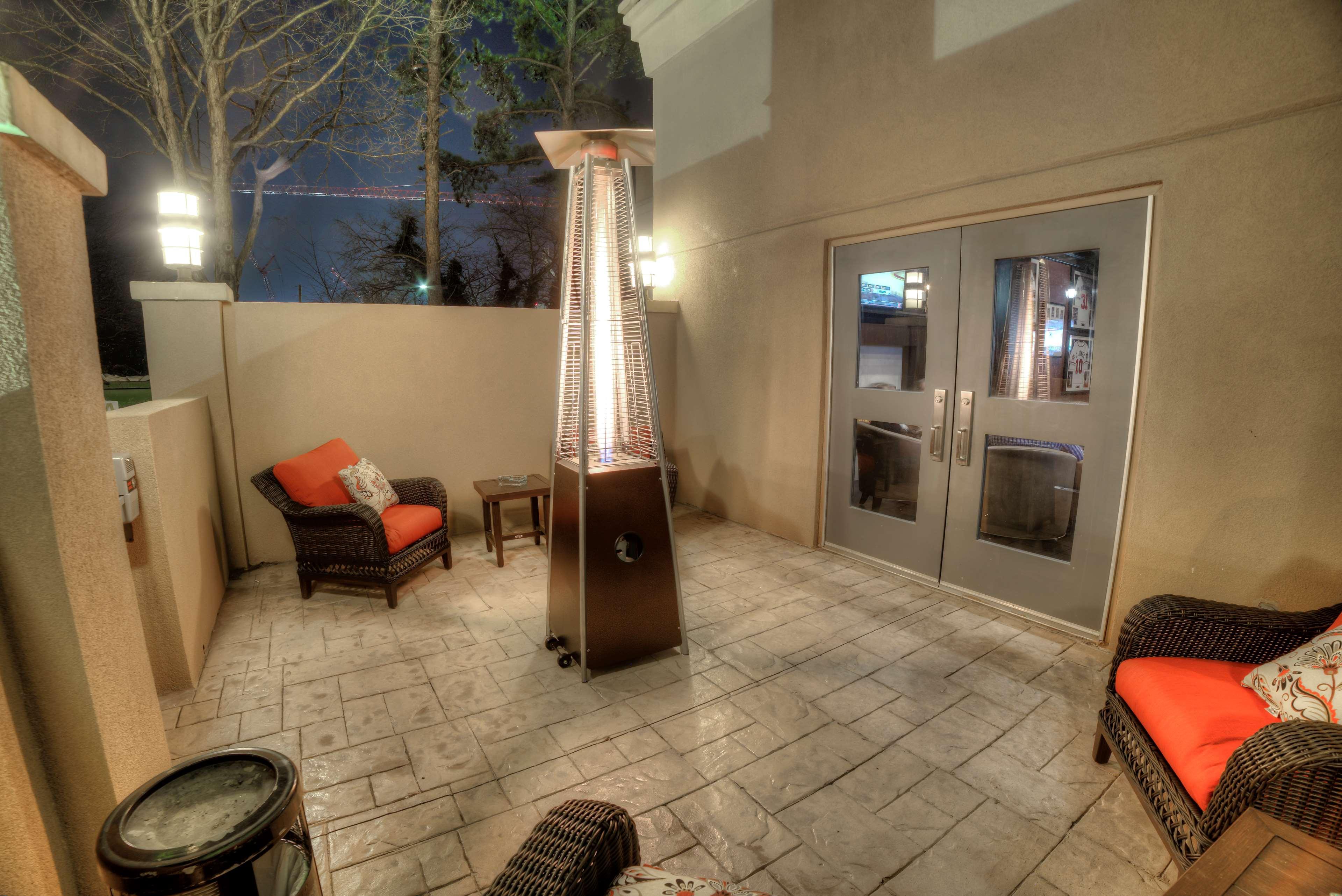 סמירנה Doubletree Suites By Hilton At The Battery Atlanta מראה חיצוני תמונה