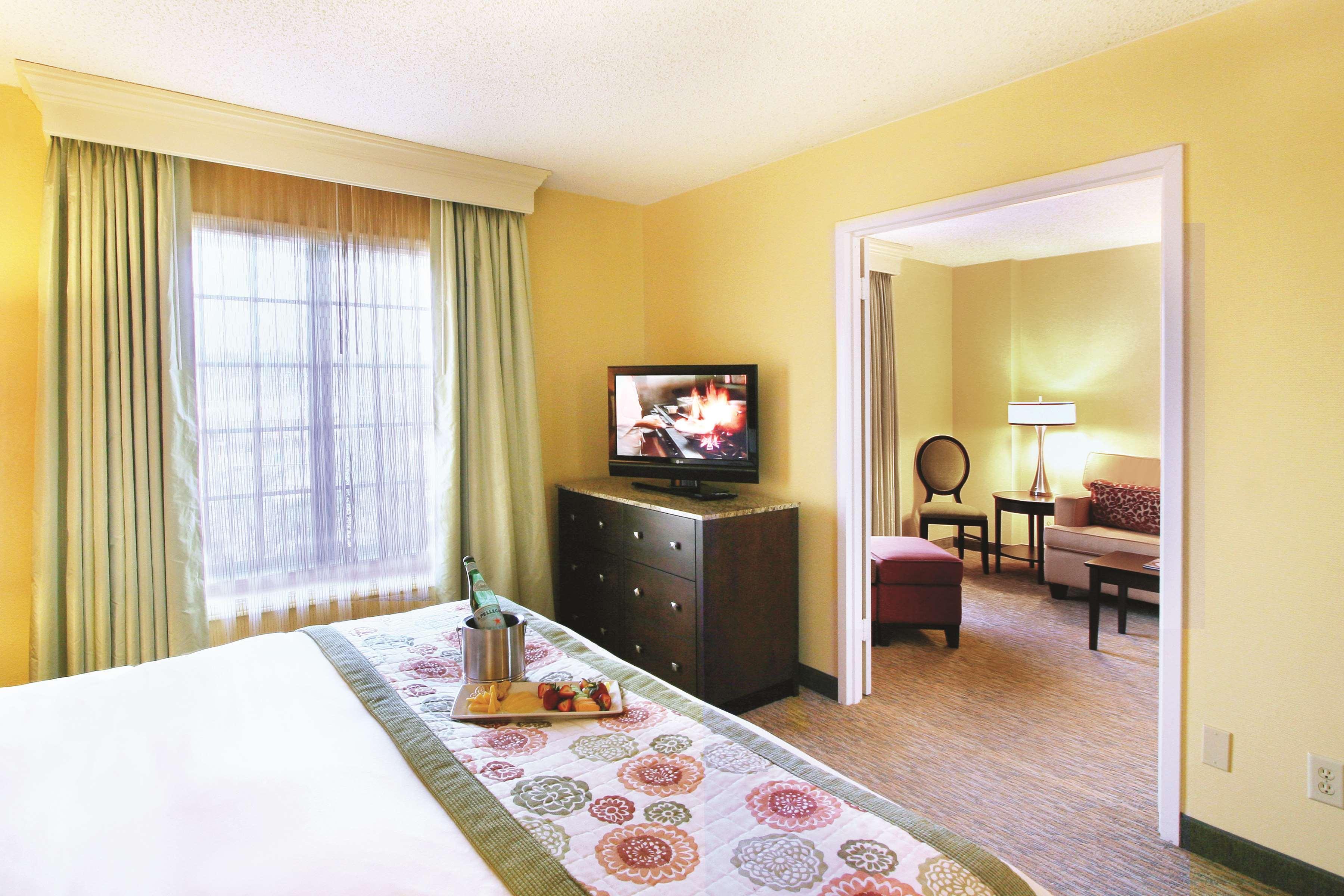 סמירנה Doubletree Suites By Hilton At The Battery Atlanta מראה חיצוני תמונה