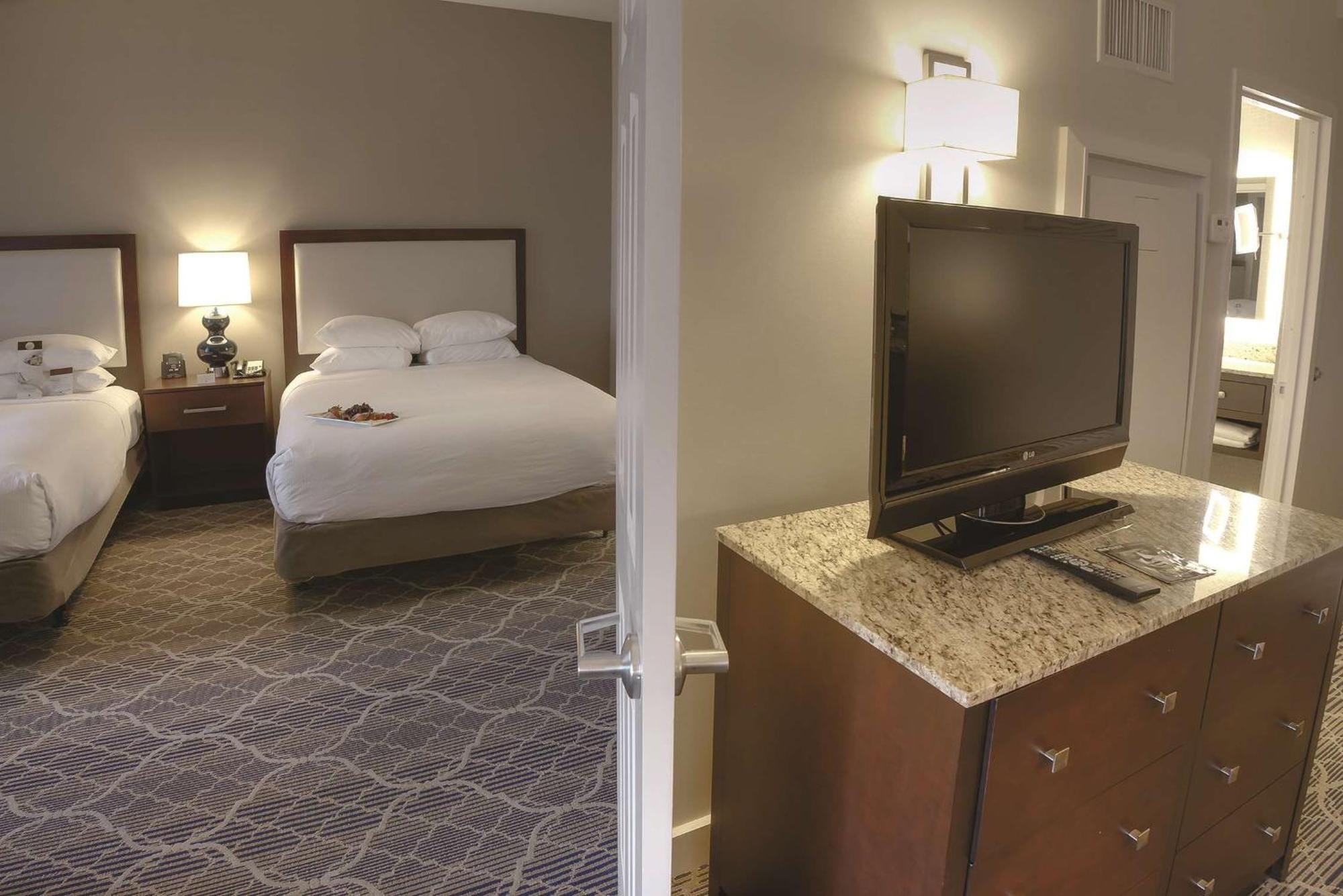 סמירנה Doubletree Suites By Hilton At The Battery Atlanta מראה חיצוני תמונה