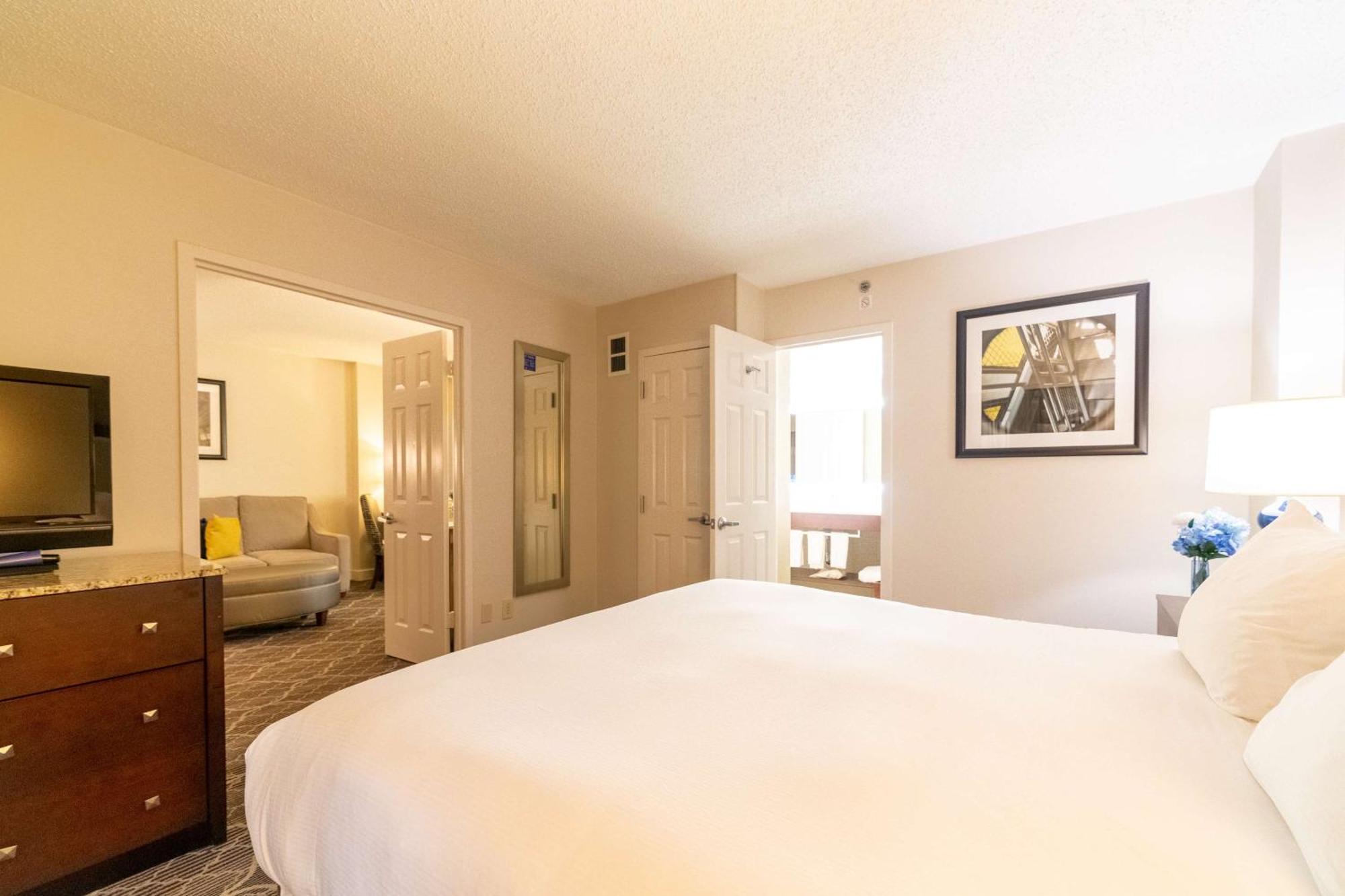 סמירנה Doubletree Suites By Hilton At The Battery Atlanta מראה חיצוני תמונה